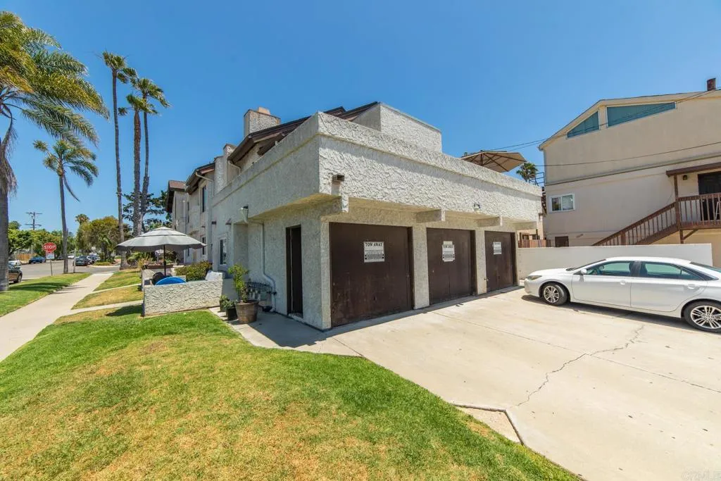 1205 Felspar Street