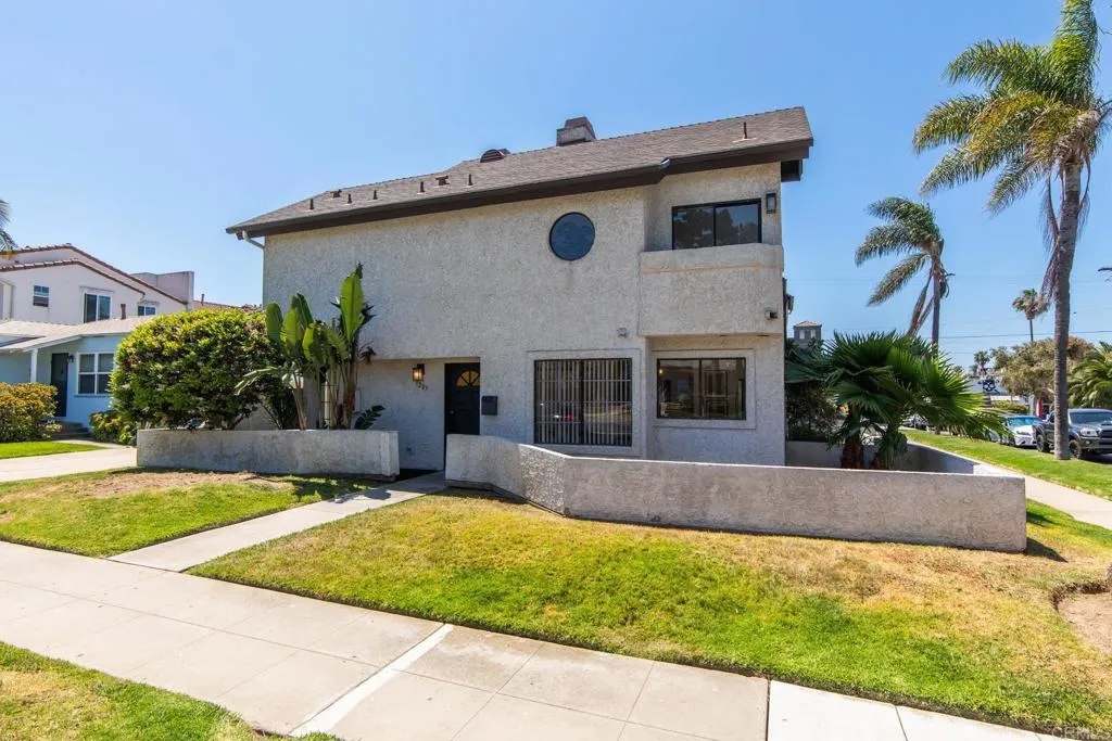 1205 Felspar Street
