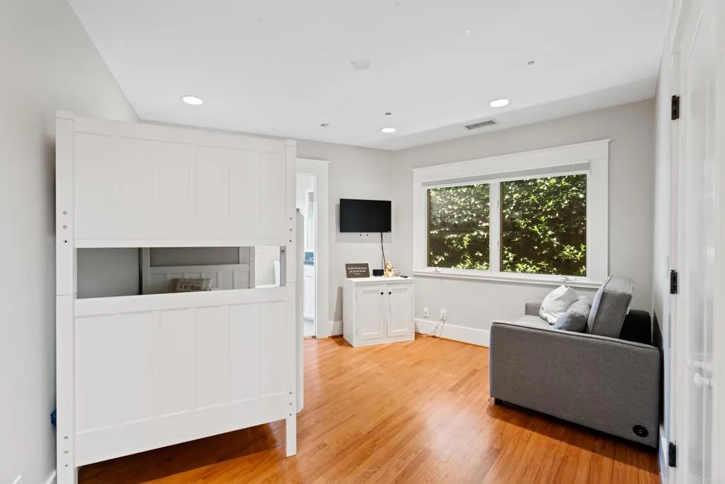 5580 Ladybird Lane