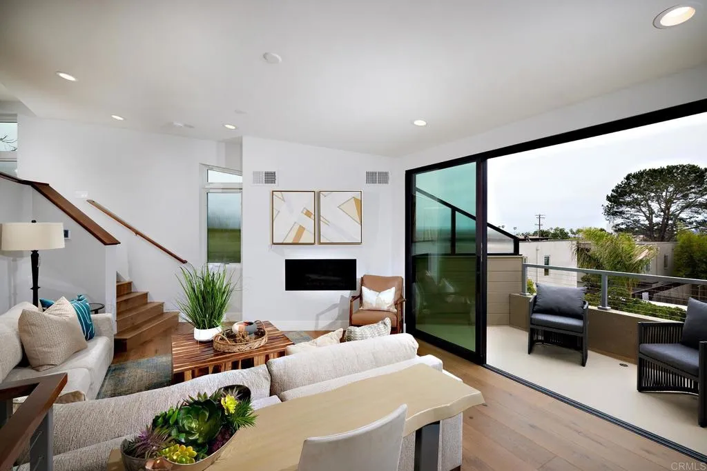 127 N Granados Ave