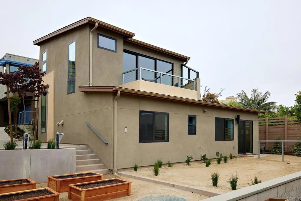 127 N Granados Ave