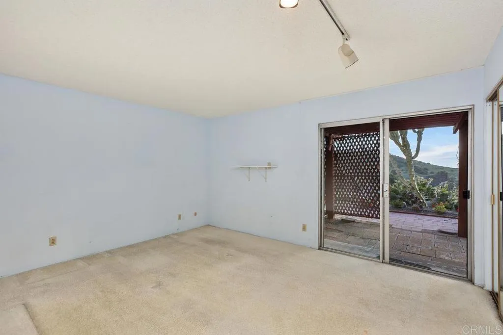 6642 Hemingway Drive