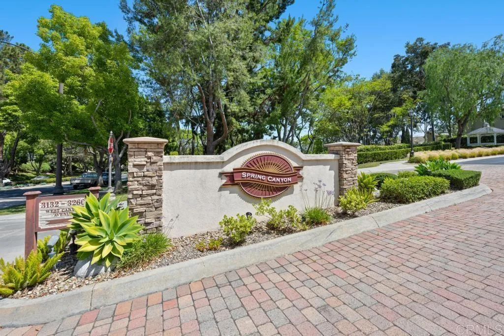 3228 W Canyon Ave