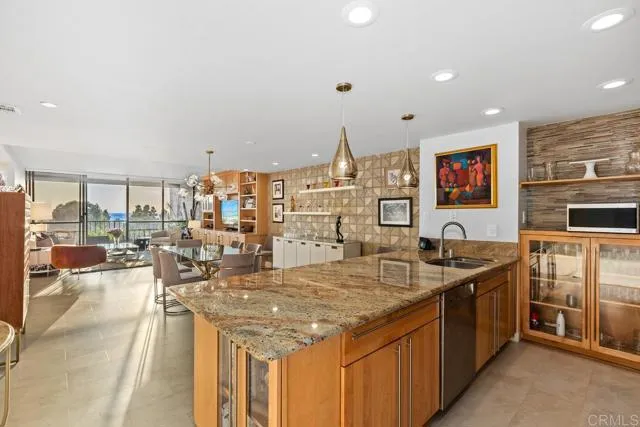 2500 Torrey Pines Rd Unit 403