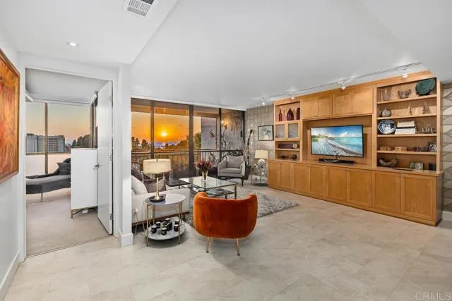 2500 Torrey Pines Rd Unit 403