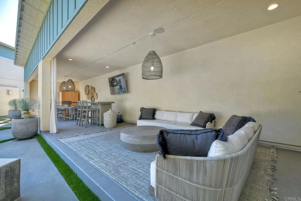 734 Adelaide Circle