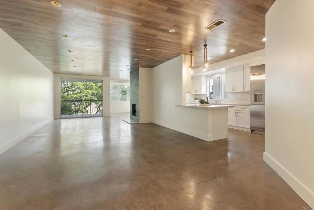 321 N Oakhurst Drive Unit 302