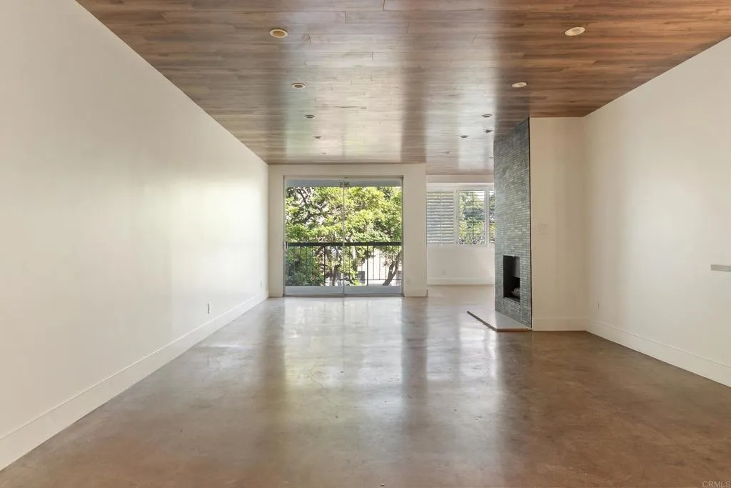 321 N Oakhurst Drive Unit 302