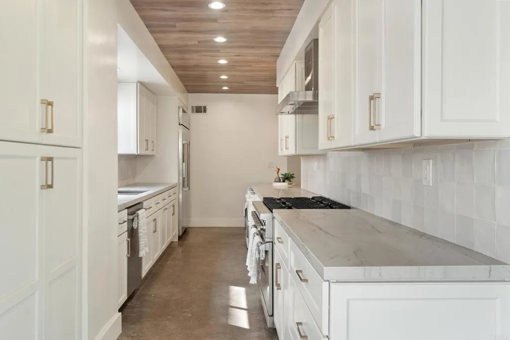 321 N Oakhurst Drive Unit 302