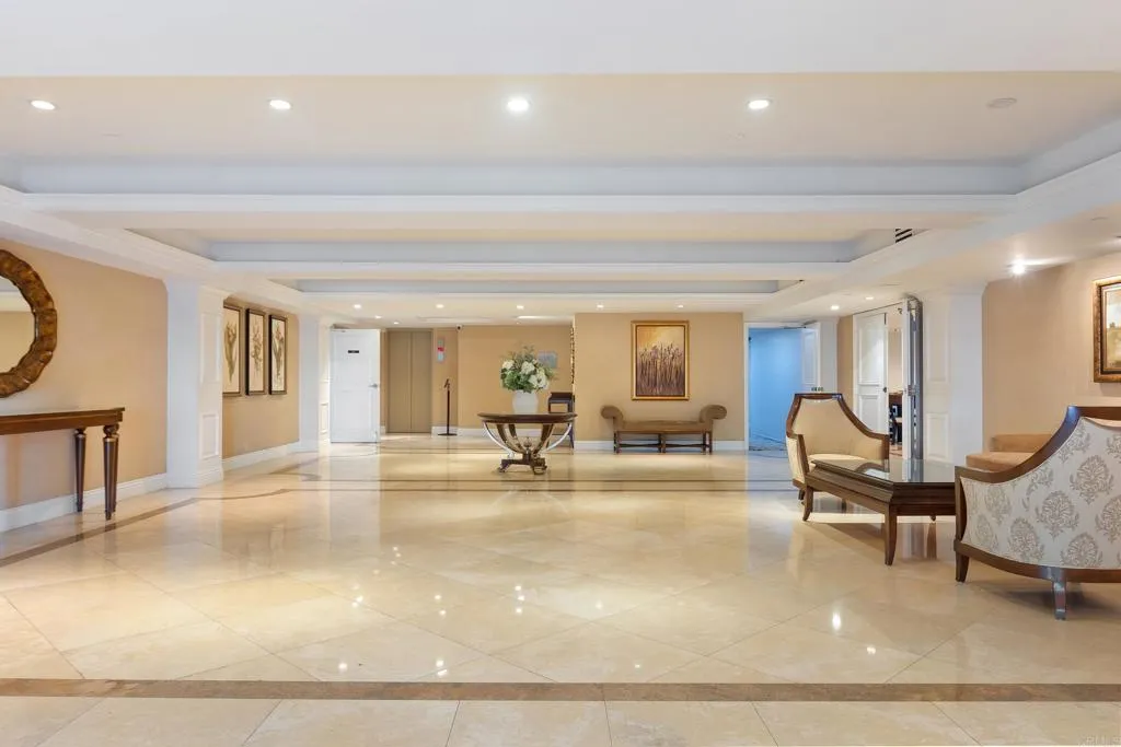 321 N Oakhurst Drive Unit 302