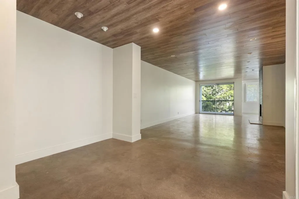321 N Oakhurst Drive Unit 302