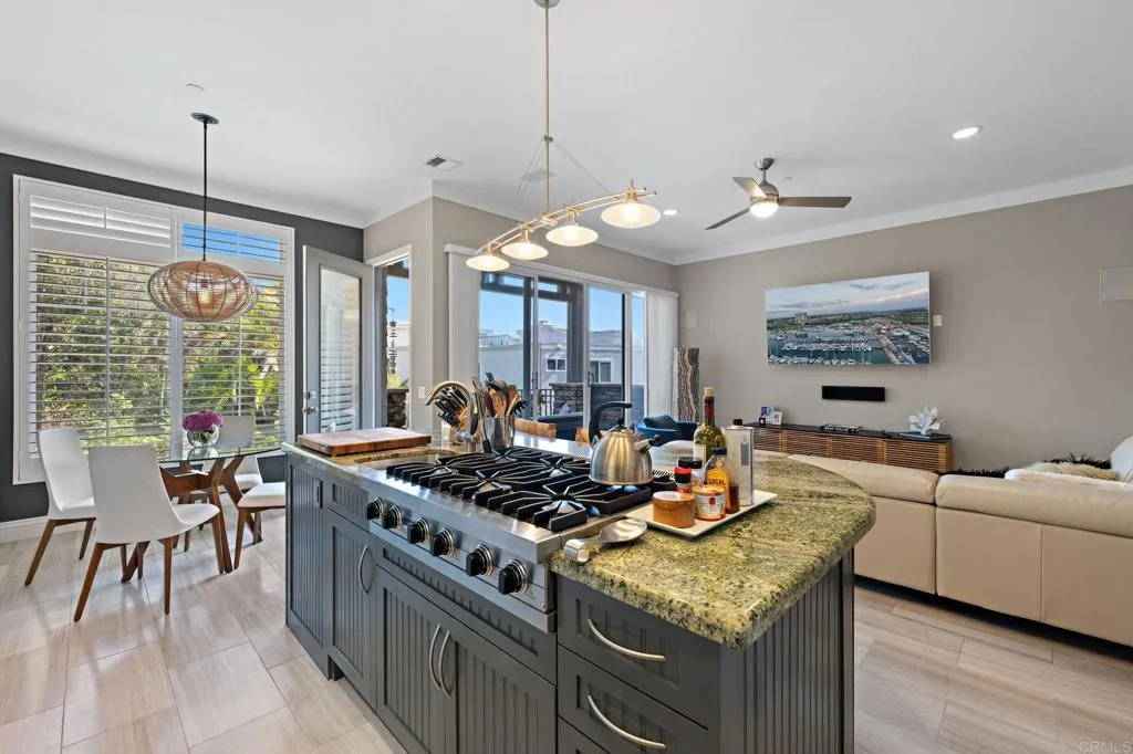 834 S Cedros