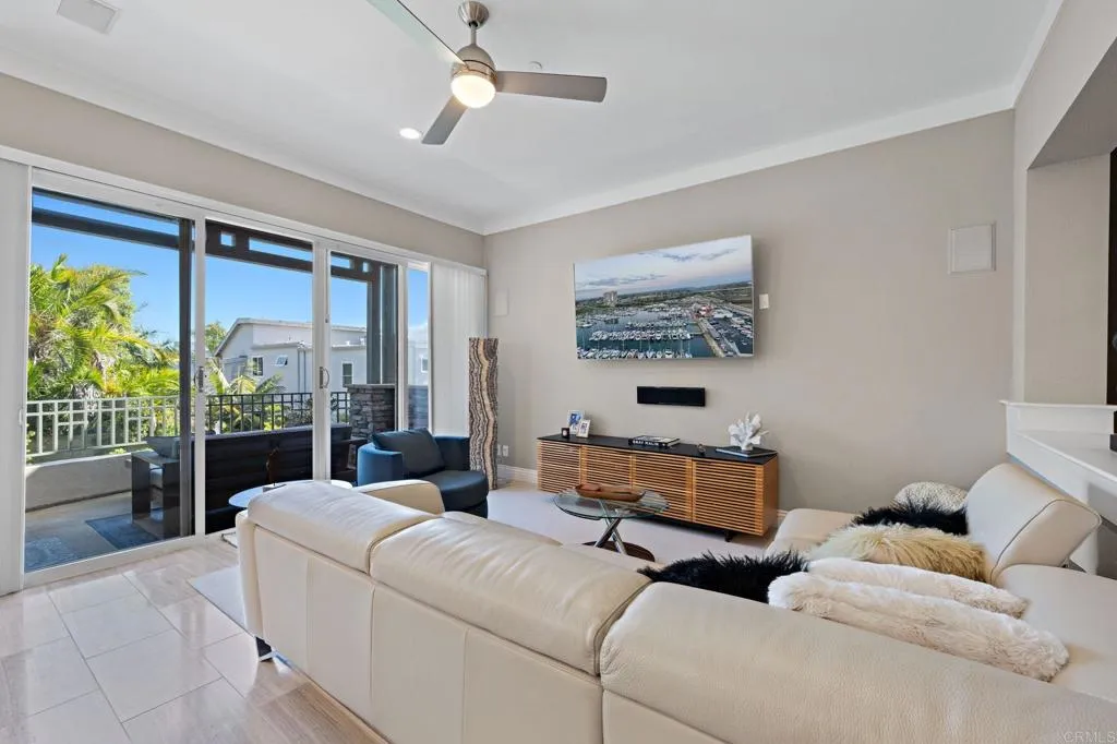 834 S Cedros