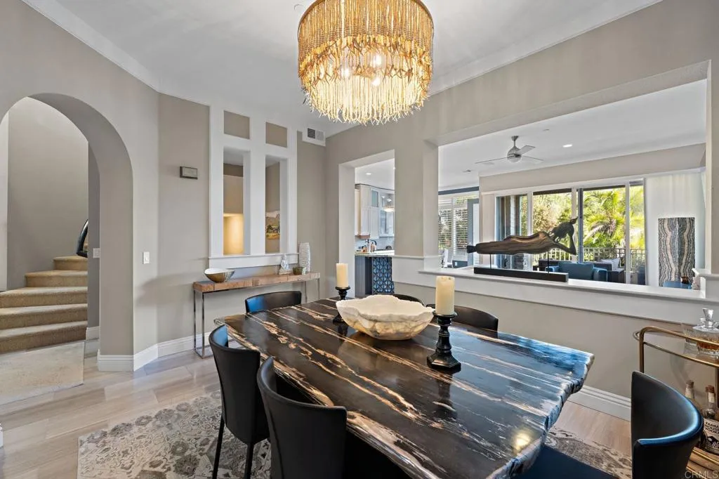 834 S Cedros