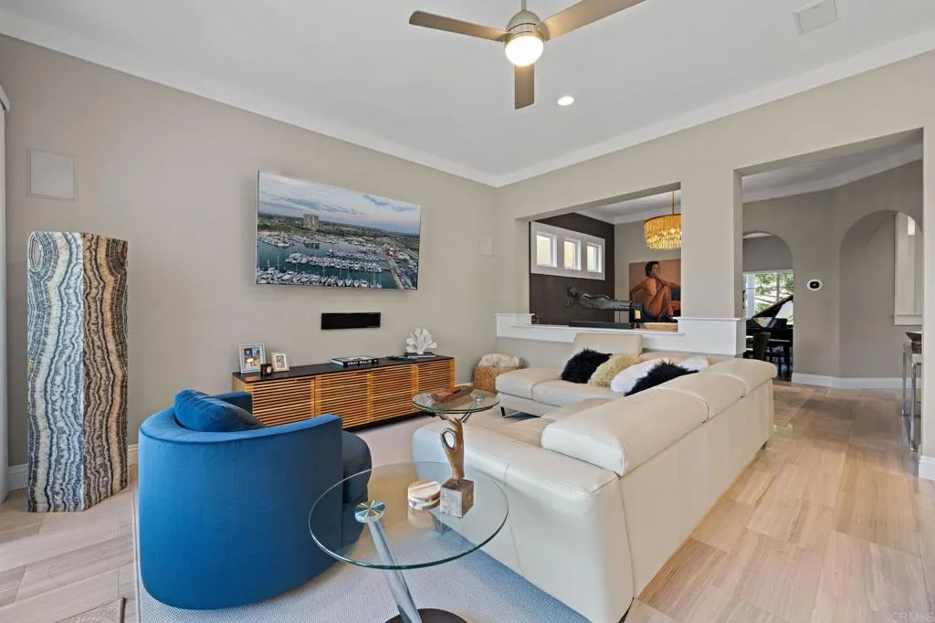834 S Cedros