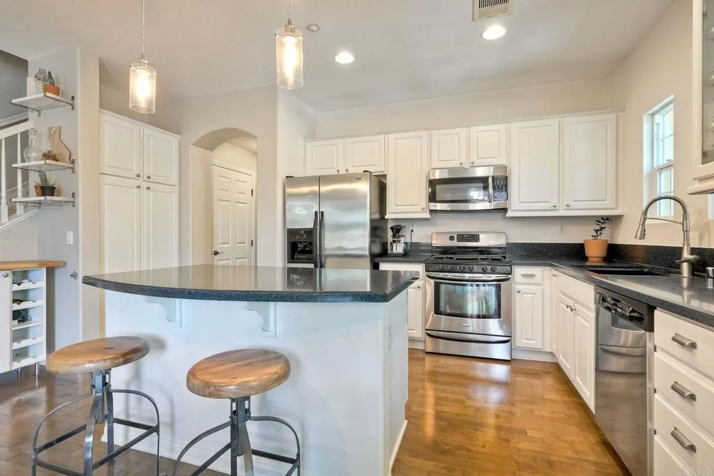 1367 Sky Ridge
