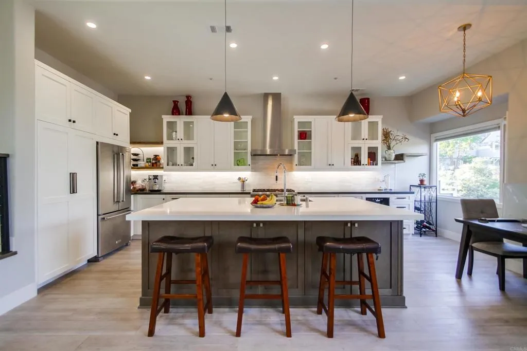 864 Del Mar Downs Rd