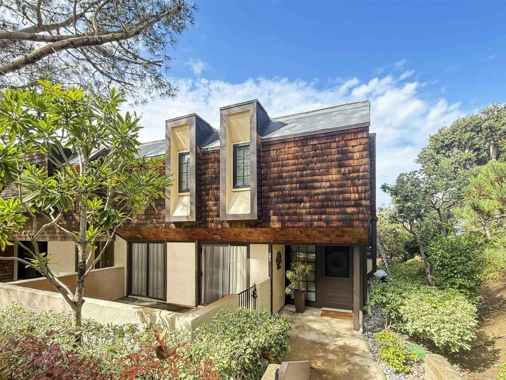 2271 Del Mar Scenic Parkway