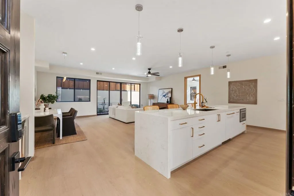 2670 Roosevelt Street, Carlsbad