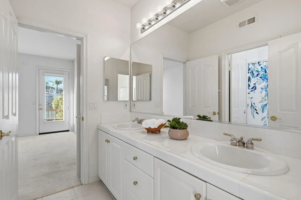 8010 Calle Pinon