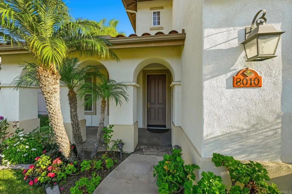 8010 Calle Pinon