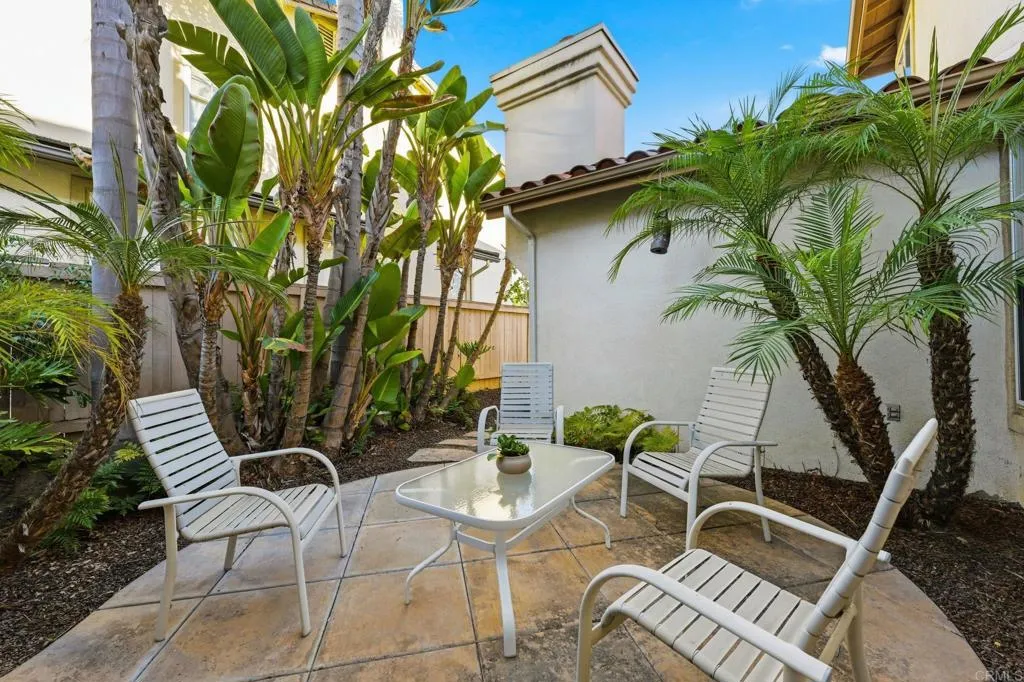 8010 Calle Pinon
