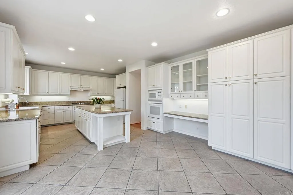 8010 Calle Pinon