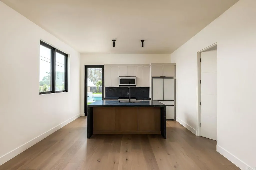 601 N Cedros