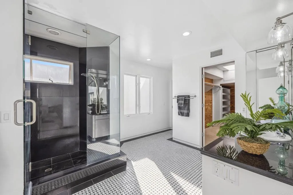 1716 Ocean Front