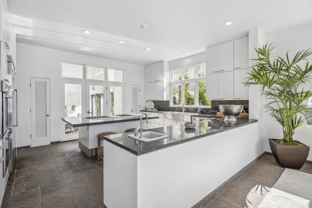 1716 Ocean Front