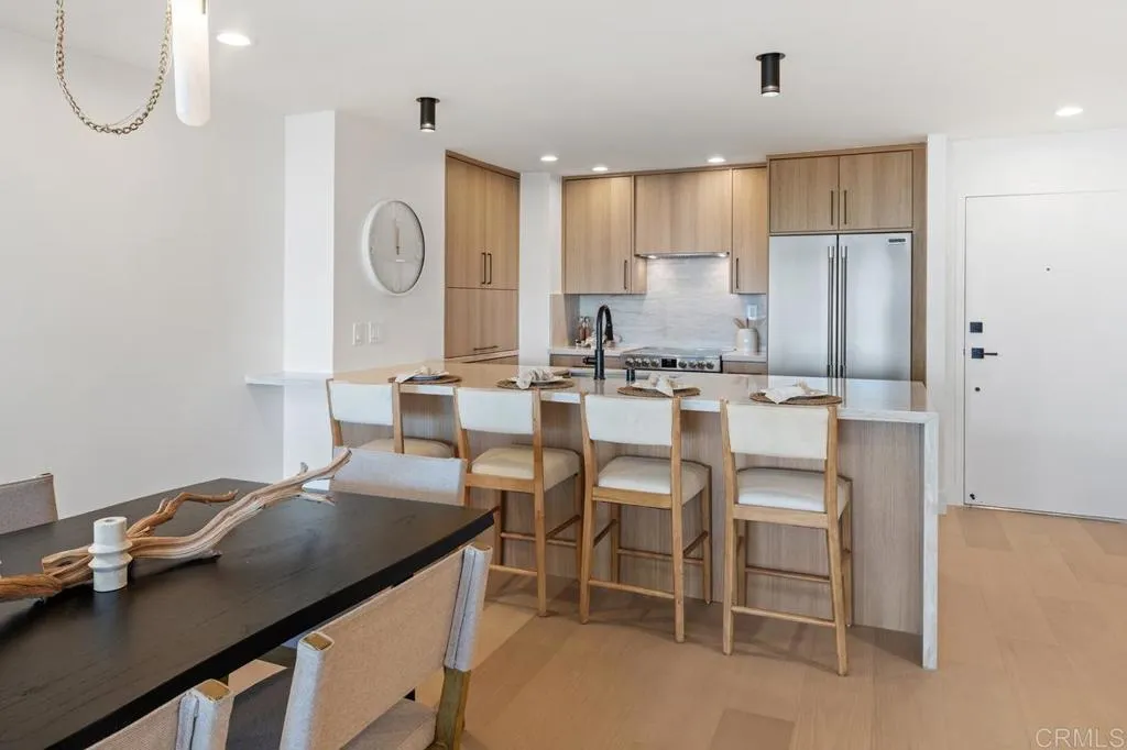 2500 Torrey Pines Rd Unit 1101