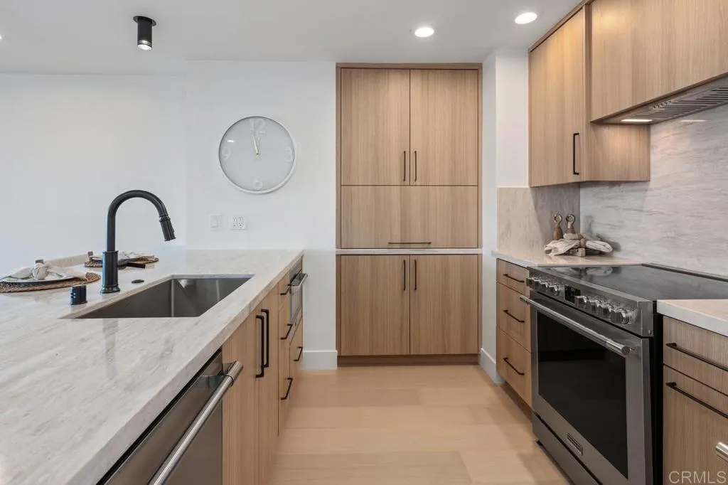 2500 Torrey Pines Rd Unit 1101