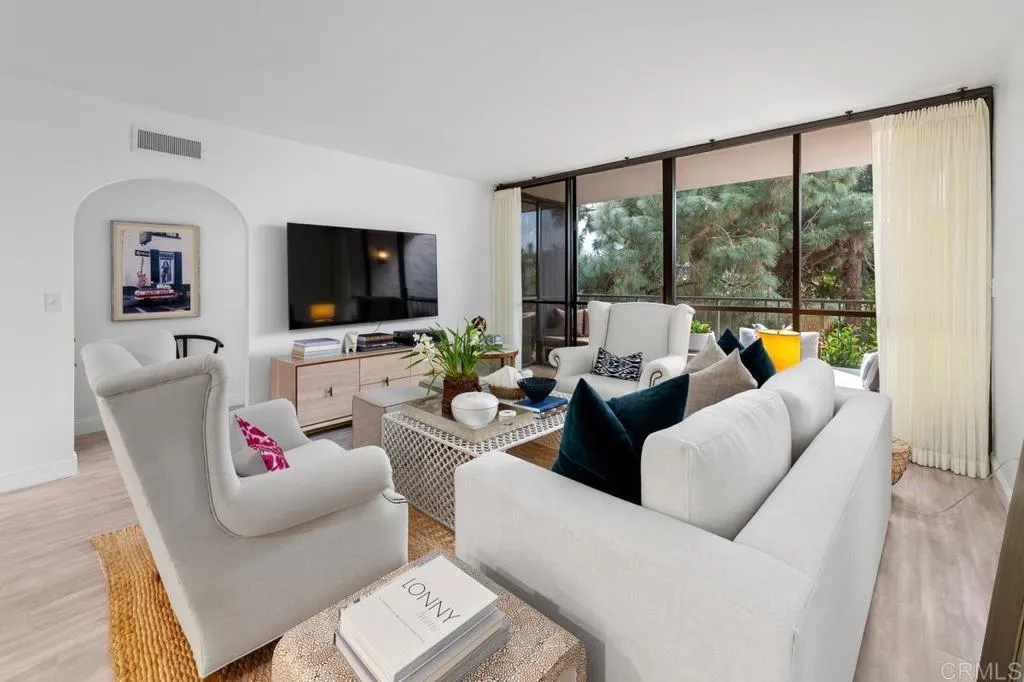 2500 Torrey Pines Rd Unit 201