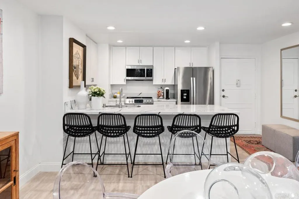 2500 Torrey Pines Rd Unit 201