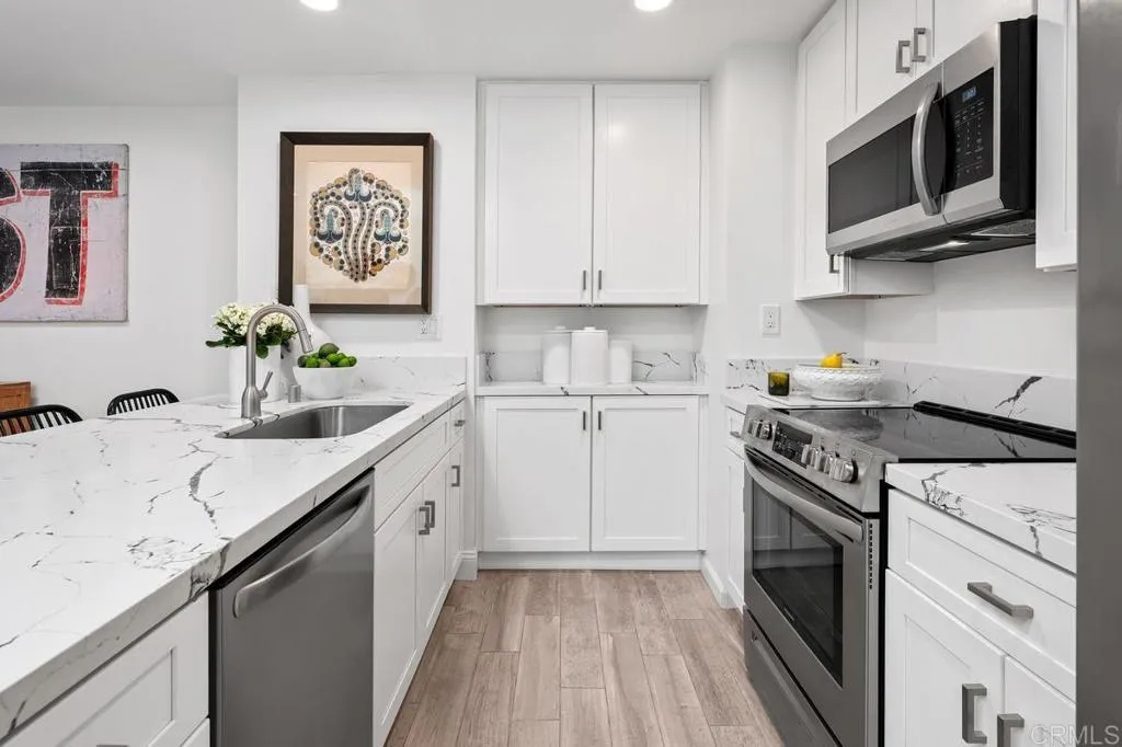 2500 Torrey Pines Rd Unit 201