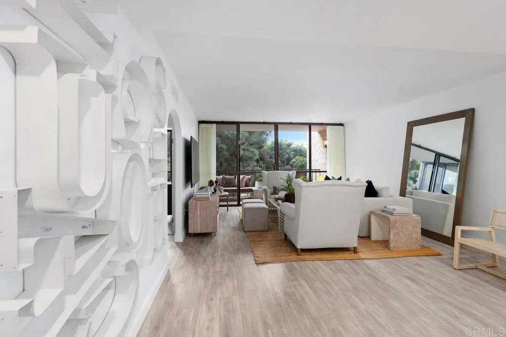 2500 Torrey Pines Rd Unit 201