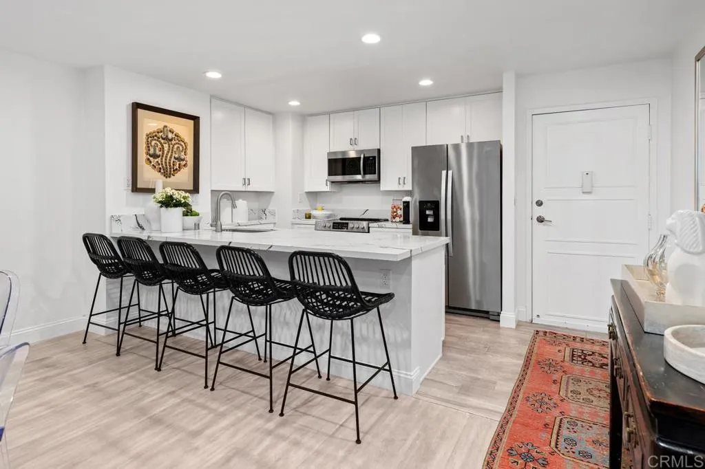 2500 Torrey Pines Rd Unit 201