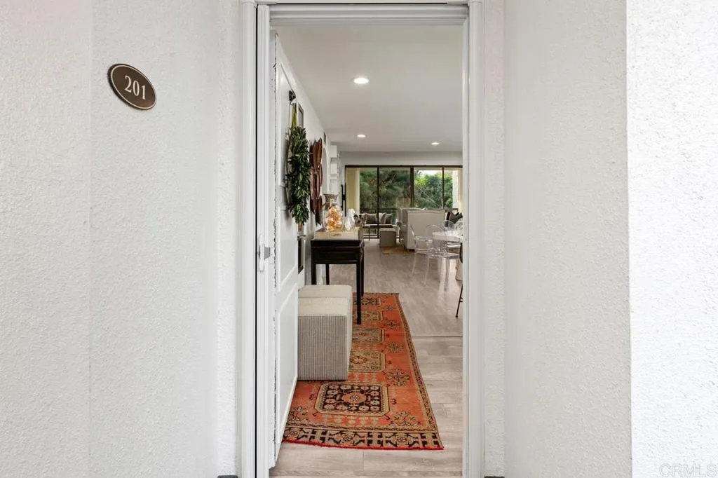 2500 Torrey Pines Rd Unit 201