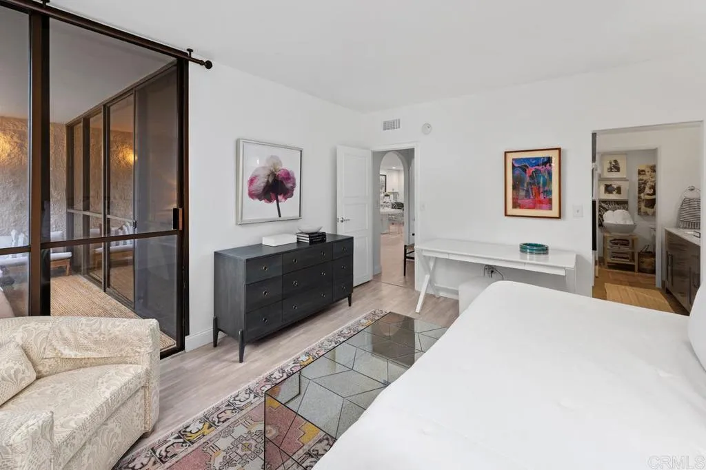 2500 Torrey Pines Rd Unit 201
