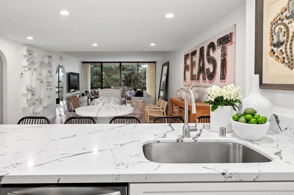 2500 Torrey Pines Rd Unit 201