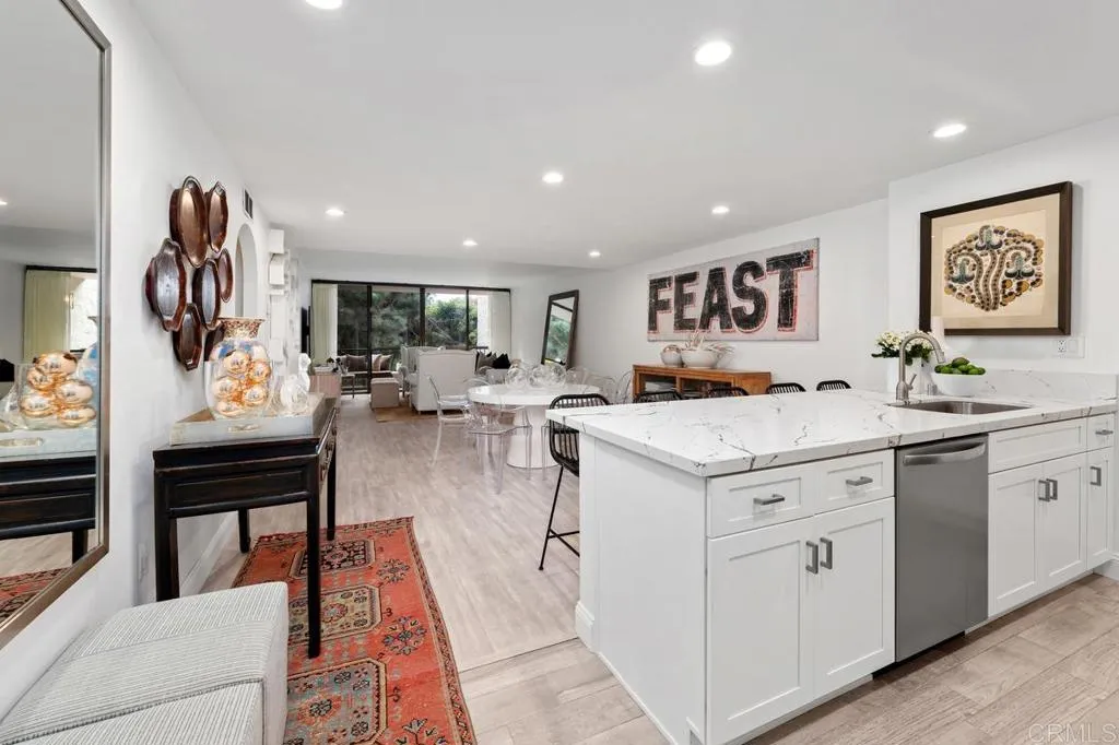 2500 Torrey Pines Rd Unit 201