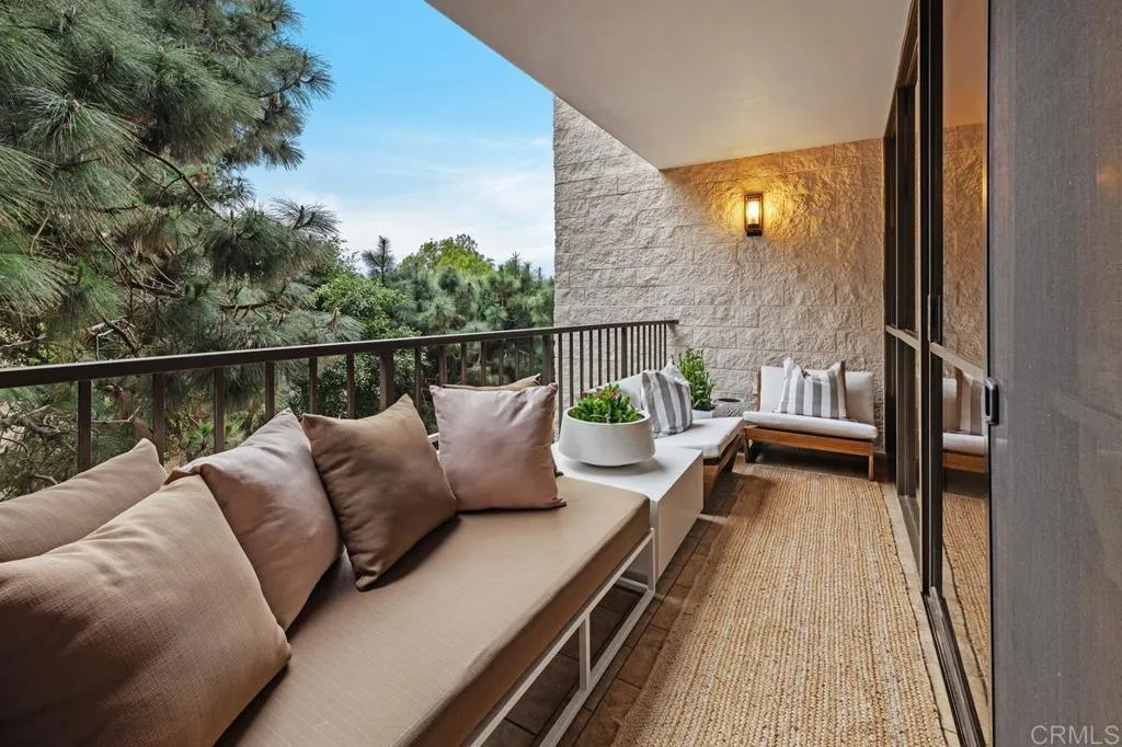 2500 Torrey Pines Rd Unit 201