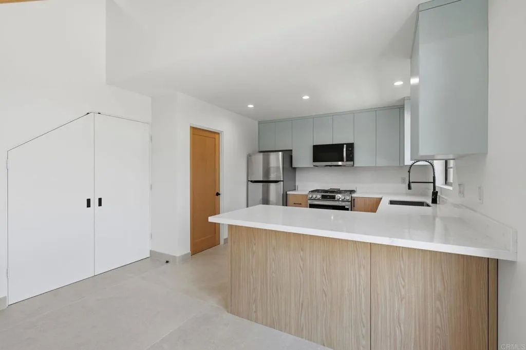 1065 Buena Vista
