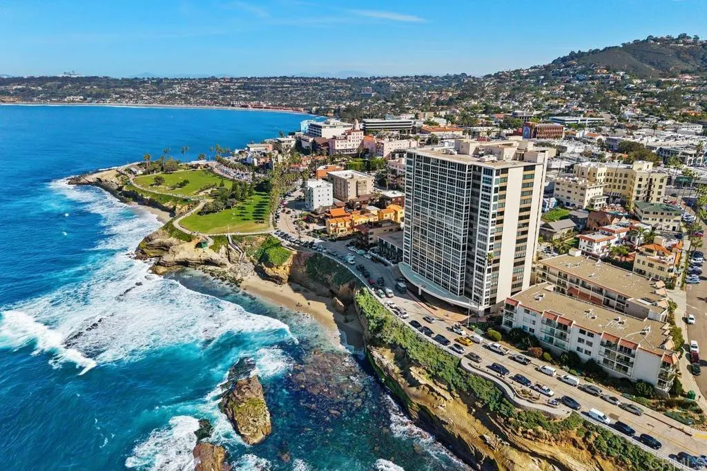 939 Coast Blvd Unit 11b