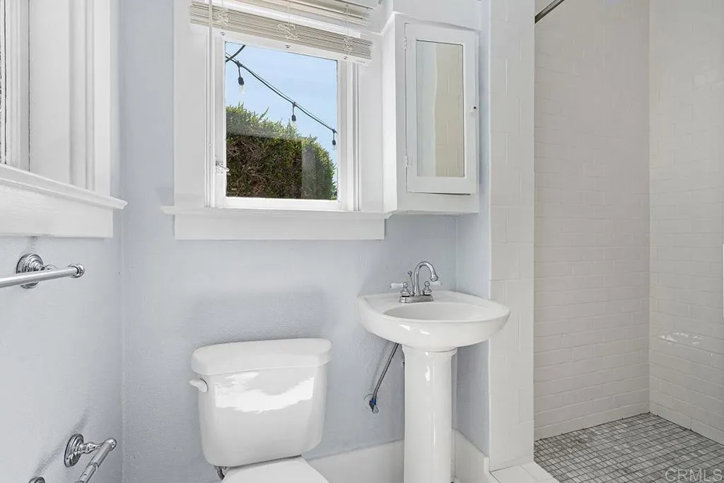 1654 Camino Del Mar Unit: upper