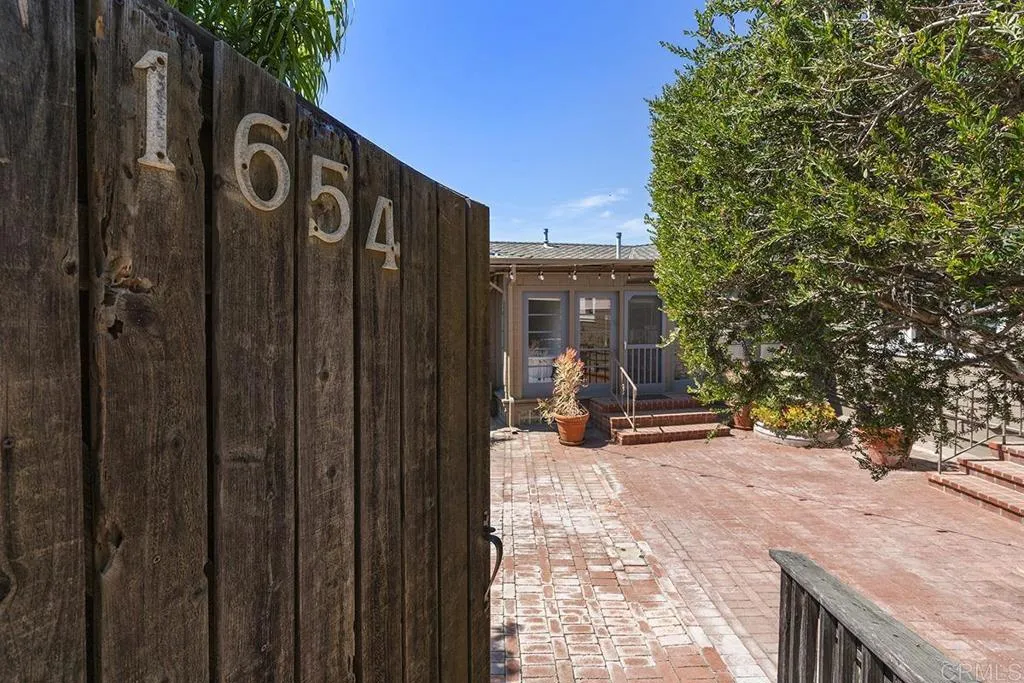 1654 Camino Del Mar Unit: upper