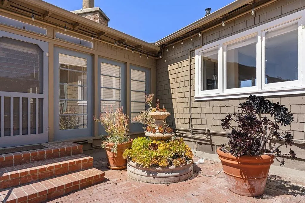 1654 Camino Del Mar Unit: upper