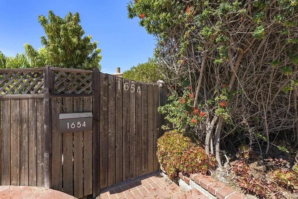 1654 Camino Del Mar Unit: upper