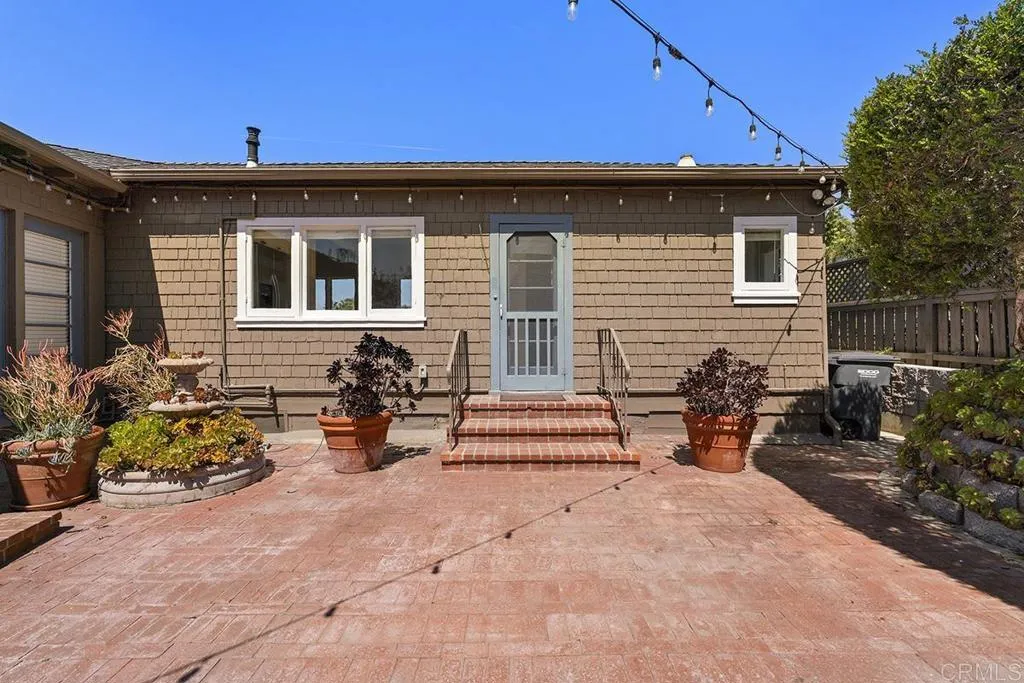 1654 Camino Del Mar Unit: upper