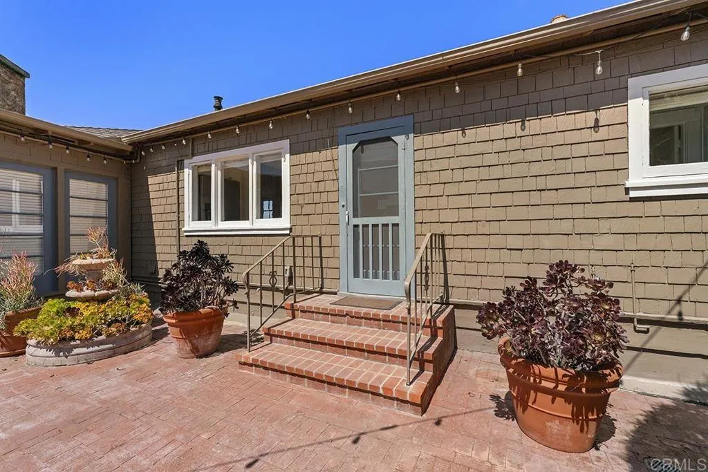 1654 Camino Del Mar Unit: upper